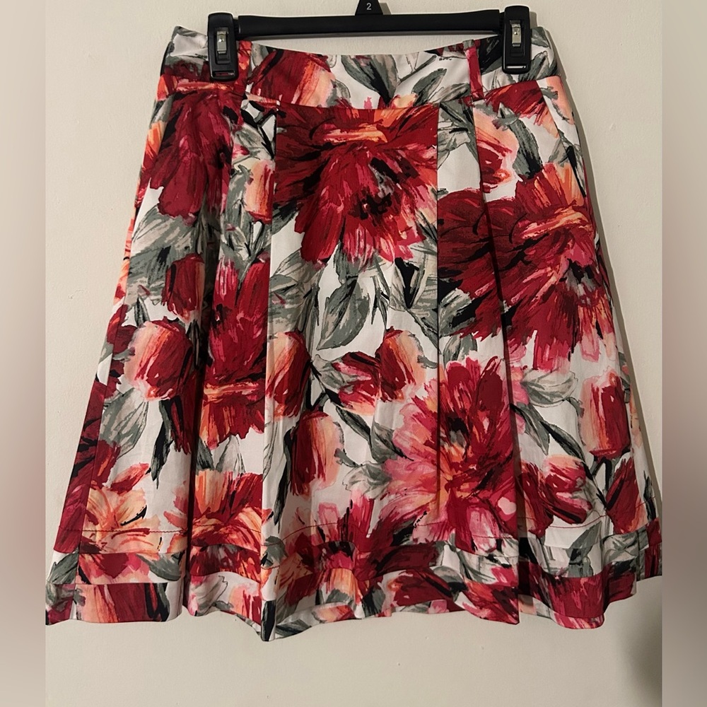White House Black Market Red and White Floral A-Line Skirt
